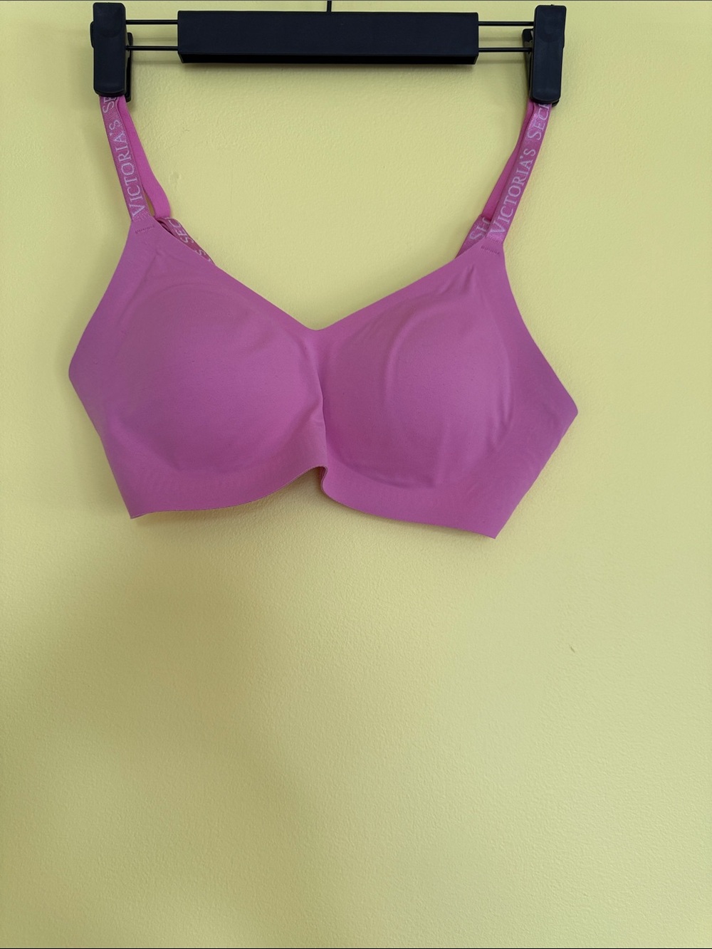 Victoria's Secret Wireless Molded Bra — Pink